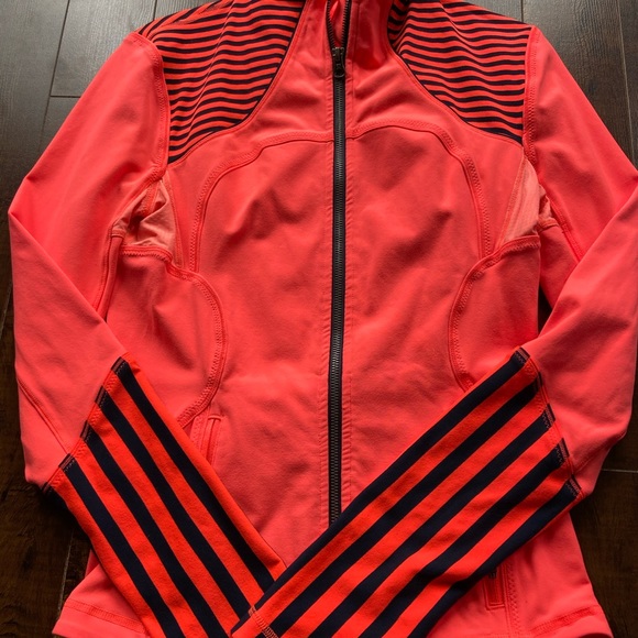 Lululemon - Picture 1 of 2